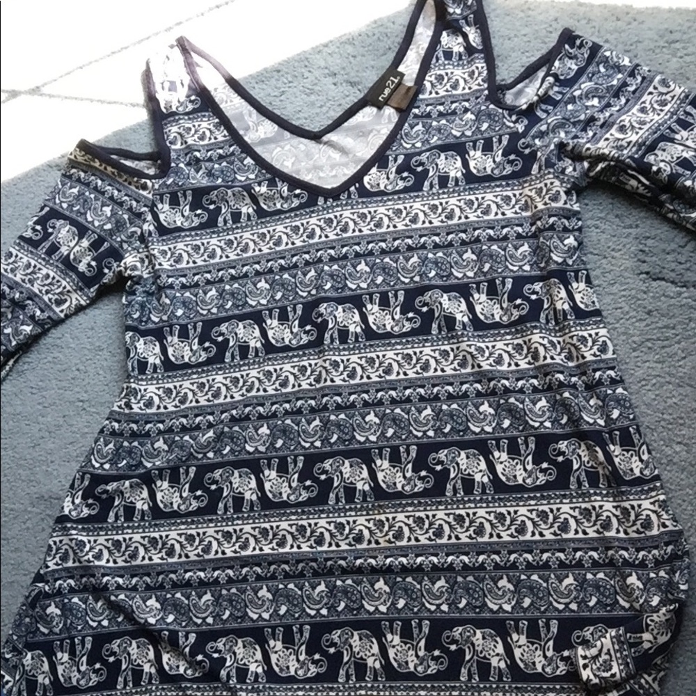 open shoulder shirt